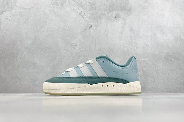 Xl版 Adidas Adimatic Low 马蒂奇系列低帮 复古鲨鱼面包鞋运动休闲滑板板鞋 整个鞋面由色彩艳丽的麂皮制成 搭配品牌标志性大尺寸三条纹 Log