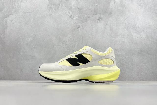 绿x New Balance Warped Runner 潮流舒适百搭减震耐磨低帮跑步鞋 此款鞋采用近几年比较流行的版型设计 外观时尚大气 鞋底采用耐磨的材质