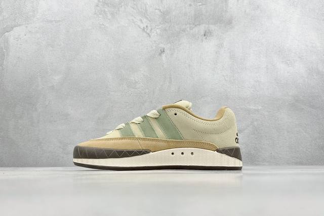 Xl版 Adidas Adimatic Low 马蒂奇系列低帮 复古鲨鱼面包鞋运动休闲滑板板鞋 整个鞋面由色彩艳丽的麂皮制成 搭配品牌标志性大尺寸三条纹 Log