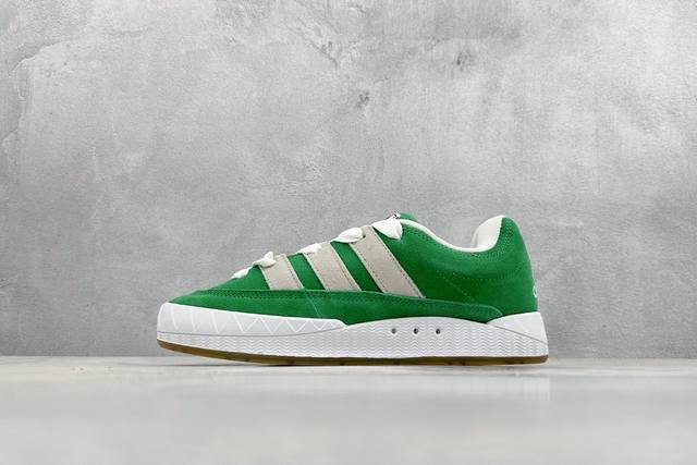 Xl版 Adidas Adimatic Low 马蒂奇系列低帮 复古鲨鱼面包鞋运动休闲滑板板鞋 整个鞋面由色彩艳丽的麂皮制成 搭配品牌标志性大尺寸三条纹 Log