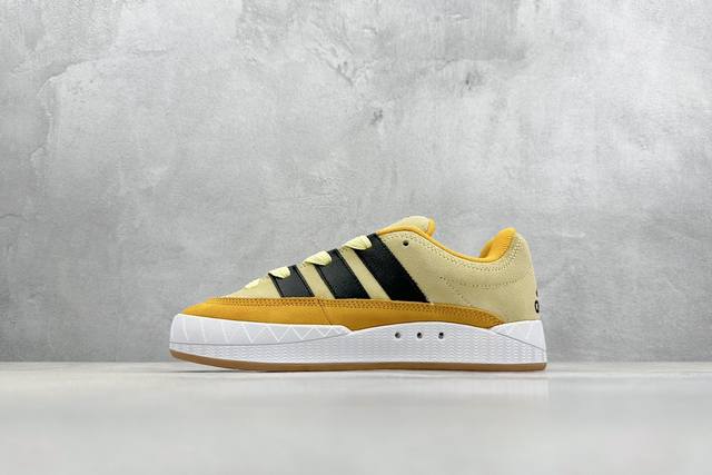 Xl版 Adidas Adimatic Low 马蒂奇系列低帮 复古鲨鱼面包鞋运动休闲滑板板鞋 整个鞋面由色彩艳丽的麂皮制成 搭配品牌标志性大尺寸三条纹 Log