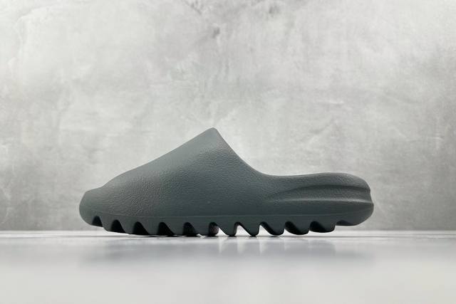 Gt版 全新外贸大厂出品 品质超稳 麻面 Adidas Originals Yeezy Slide Slate Marine 深灰绿 货号 Id2349 尺码