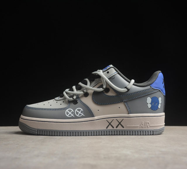 Kaws X Nk Air Force 1'07 Low 空军一号定制绑带低帮休闲板鞋 Ks6869-333 #Kaws联名作品 颜色采用灰色拼接 绑带的设计打