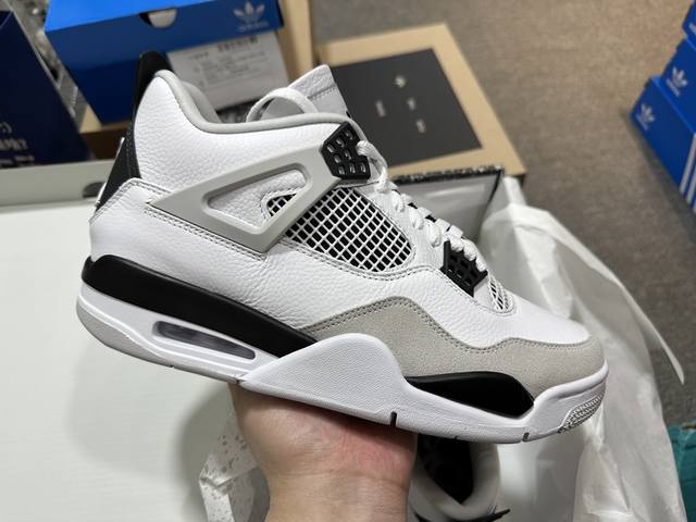 原厂级别 Air Jordan Aj4 Military Black 小白水泥 Dh6927-111 圈内顶流版本同源 价格美丽 头层市场随意对比各种乱杀 操刀