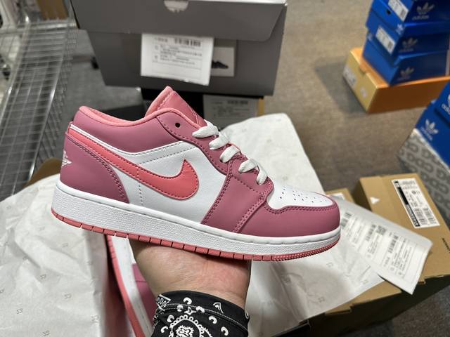 X版 Air Jordan 1 Low Aj1乔1低帮休闲板鞋 同步官方配色 市场唯一独家头层皮打造 原鞋原档案开发 原厂皮料 原档冲孔鞋头 正确满胶鞋垫 四线