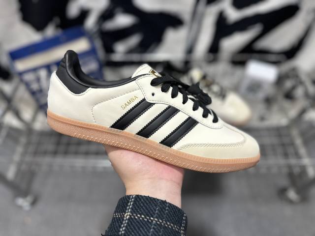 Rs纯原 Adidas Samba Og 复古桑巴板鞋 纯原大厂出品 这款桑巴鞋展示了高质量的工艺 带有装饰的超锁缝制和无缝的手感 柔软、柔软的皮革造型和标志性