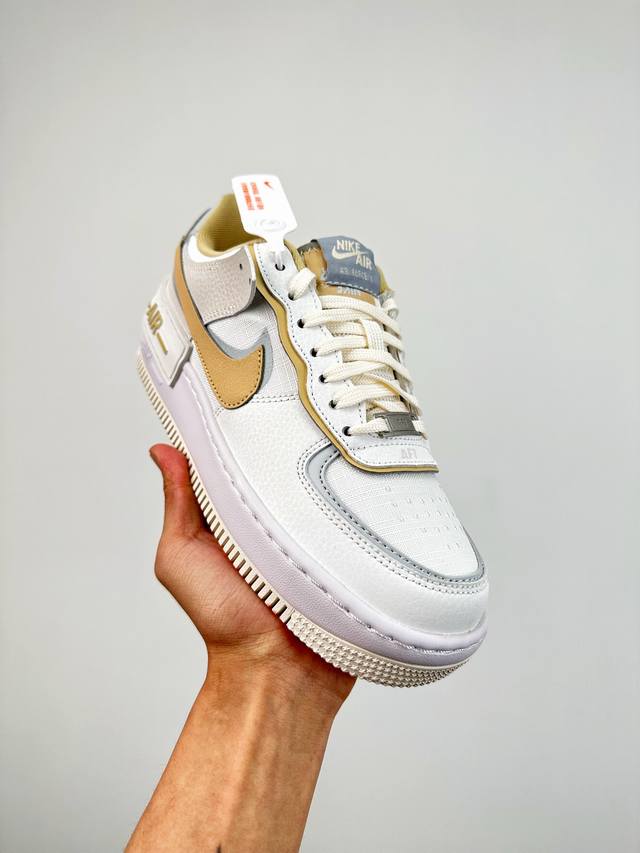 Air Force 1 Shadow 轻量增高低帮百搭板鞋 拼接马卡龙 全新少女系解构主义设计 双层轻量eva发泡中底+防滑rb橡胶外圈底鞋底 货号：Dv744