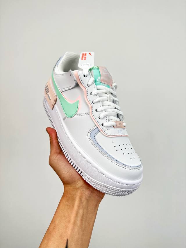 Air Force 1 Shadow 轻量增高低帮百搭板鞋 拼接马卡龙 全新少女系解构主义设计 双层轻量eva发泡中底+防滑rb橡胶外圈底鞋底 货号：Ci091