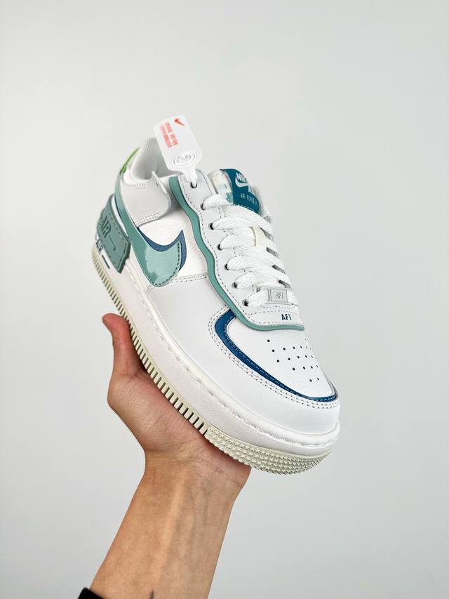 Air Force 1 Shadow 轻量增高低帮百搭板鞋 拼接马卡龙 全新少女系解构主义设计 双层轻量eva发泡中底+防滑rb橡胶外圈底鞋底 货号：Dz184