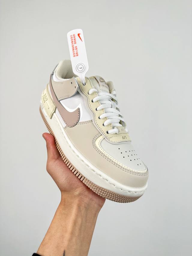 Air Force 1 Shadow 轻量增高低帮百搭板鞋 拼接马卡龙 全新少女系解构主义设计 双层轻量eva发泡中底+防滑rb橡胶外圈底鞋底 货号：Fn344