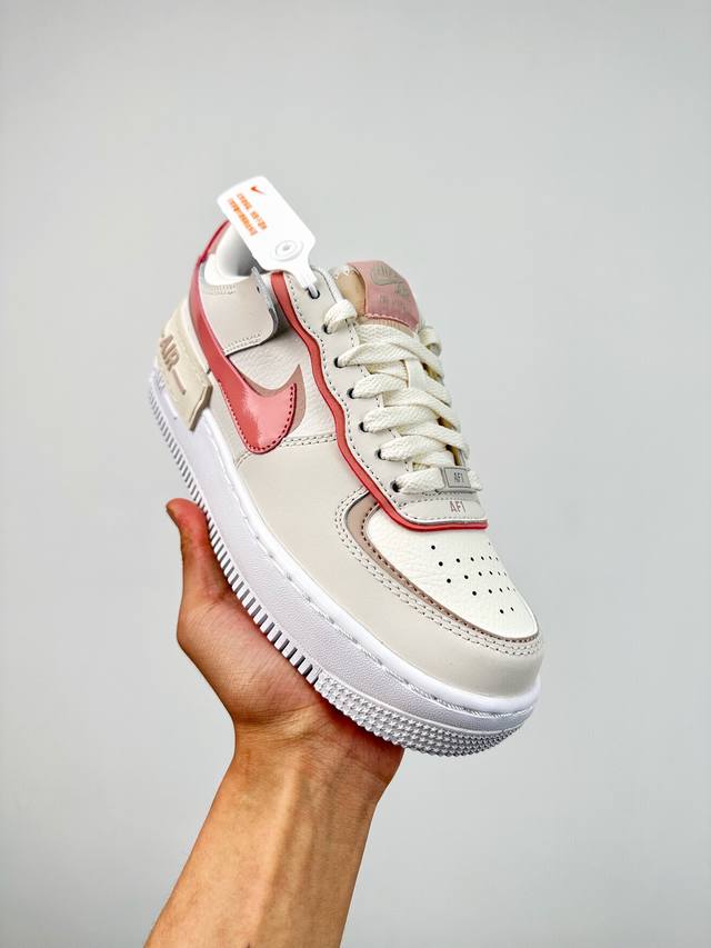 Air Force 1 Shadow 轻量增高低帮百搭板鞋 拼接马卡龙 全新少女系解构主义设计 双层轻量eva发泡中底+防滑rb橡胶外圈底鞋底 货号：Dz184