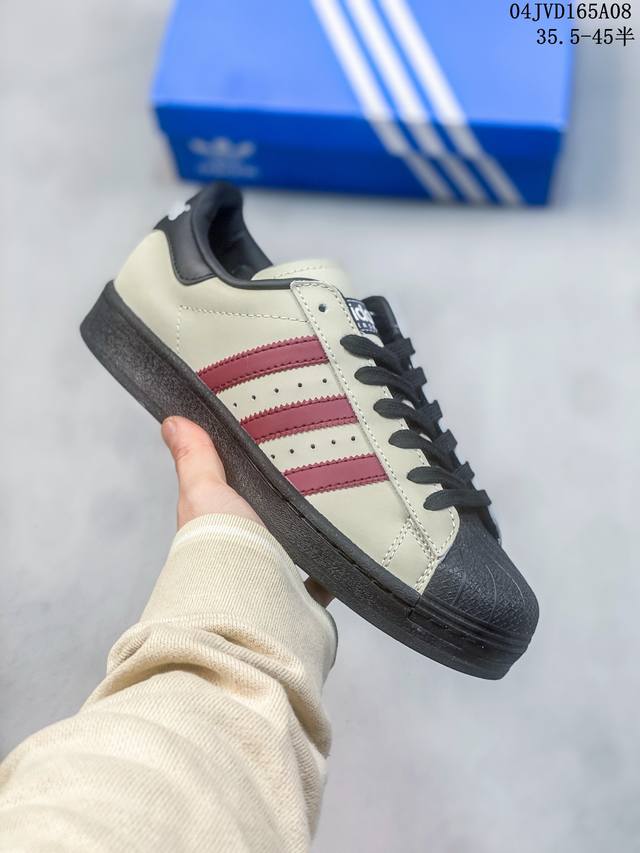 阿迪达斯 Adidas Superstar 三叶草经典贝壳头系列 新款休闲板鞋潮流男女士运动鞋 ，鞋面柔软皮革材质 标志性的贝壳鞋头，锯齿三条纹，简约的线条。就