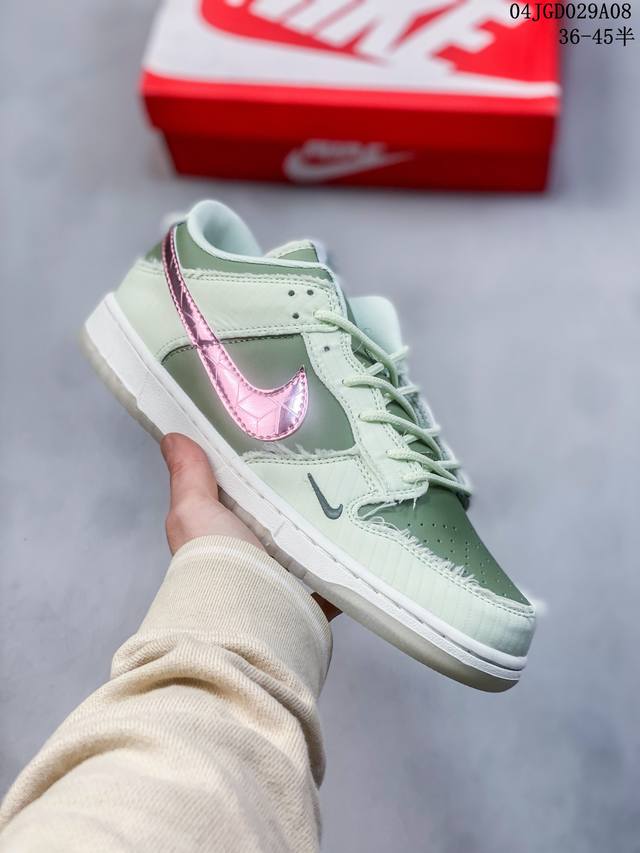 公司级带半码 耐克nike Sb Dunk Low 扣篮系列复古低帮休闲运动滑板板鞋。采用脚感柔软舒适zoomair气垫，有效吸收滑板等极限运动在落地时带来的冲