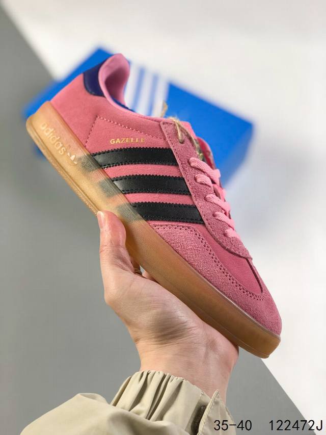 真标带半码！ 阿迪达斯adidas Gazelle Indoor 翻毛皮 三叶草复古防滑耐磨低帮板鞋 鞋款采用柔软的皮革和耐用的皮革衬里融合在橡胶外底上！ 尺码