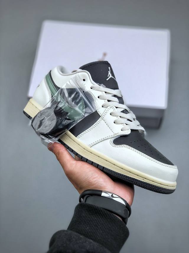 Air Jordan 1 Retro Low Wmns Jade Smoke 黑绿官方同步新色 原装级产物拒绝公底 立体鞋型 细节完美 高清洁度 购置公司同步原