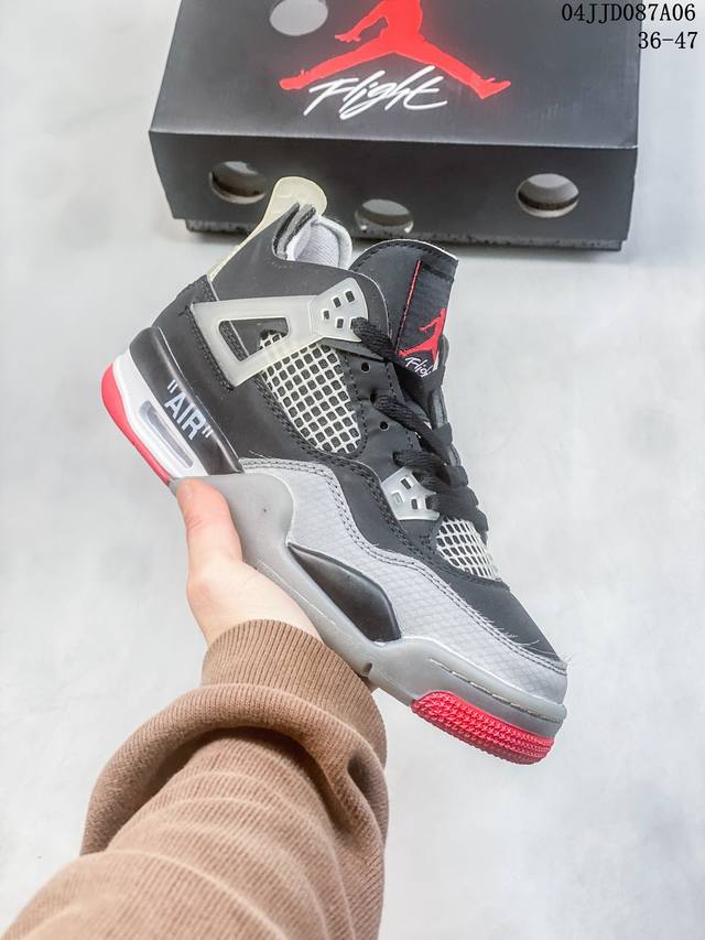 Air Jordan 4 Retro Aj4 乔丹4代 Aj4 乔4 乔丹篮球鞋系列 承袭了 Black Cat 的劲酷风范，眼前的这双 Air Jordan