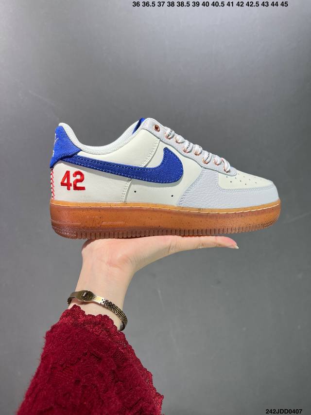 公司级特价福利耐克nike Air Force 1 Low 空军一号低帮百搭休闲运动板鞋。柔软、弹性十足的缓震性能和出色的中底设计，横跨复古与现代的外型结合，造