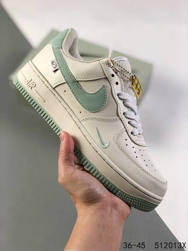 真标带半码！ 耐克nike Air Force 1 Low 空军一号 低帮百搭休闲运动板鞋 柔软、弹性十足的缓震性能和出色的中底设计，横跨复古与现代的外型结合，