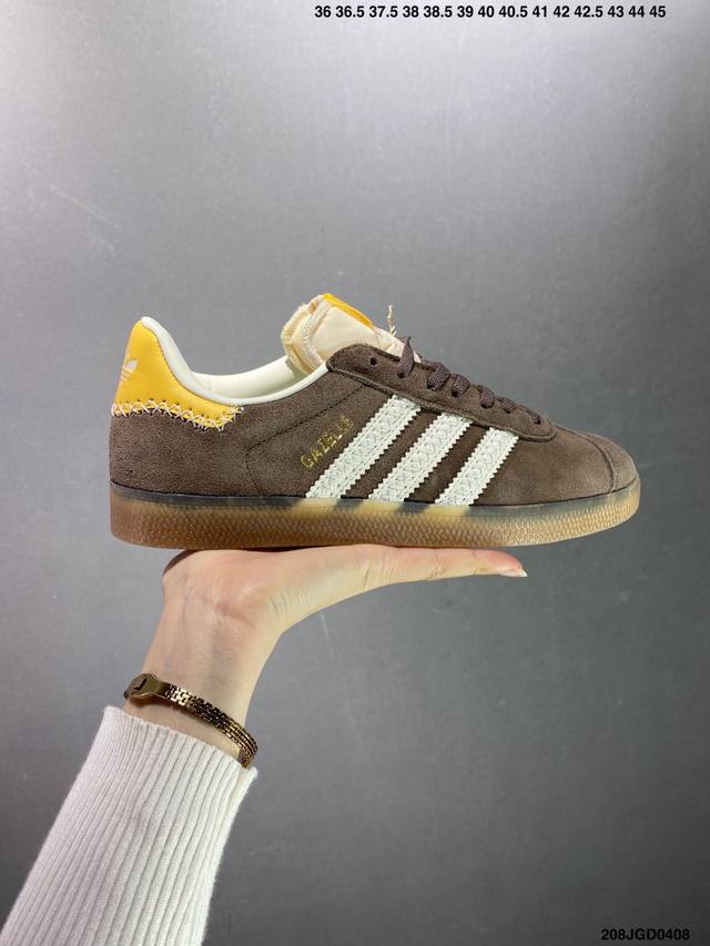 Adidas Originals Gazelle Lndoor 百搭 舒适 减震 耐磨 低帮 板鞋 男女同款 此款鞋采用近几年比较流行的版型设计，外观时尚大气。