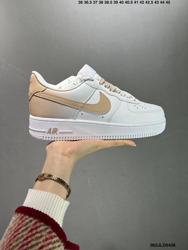 公司级nk Air Force 1′07 Low 空军一号低帮百搭休闲运动板鞋 柔软、弹性十足的缓震性能和出色的中底设计 横跨复古与现代的外型结合 造就出风靡全