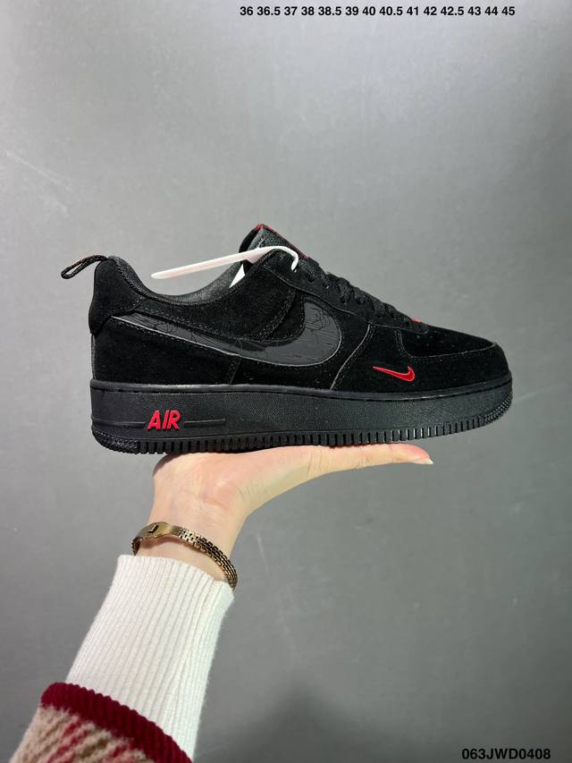 公司级nike Air Force 1 Low 空军一号低帮百搭休闲运动板鞋。柔软、弹性十足的缓震性能和出色的中底设计，横跨复古与现代的外型结合，造就出风靡全球