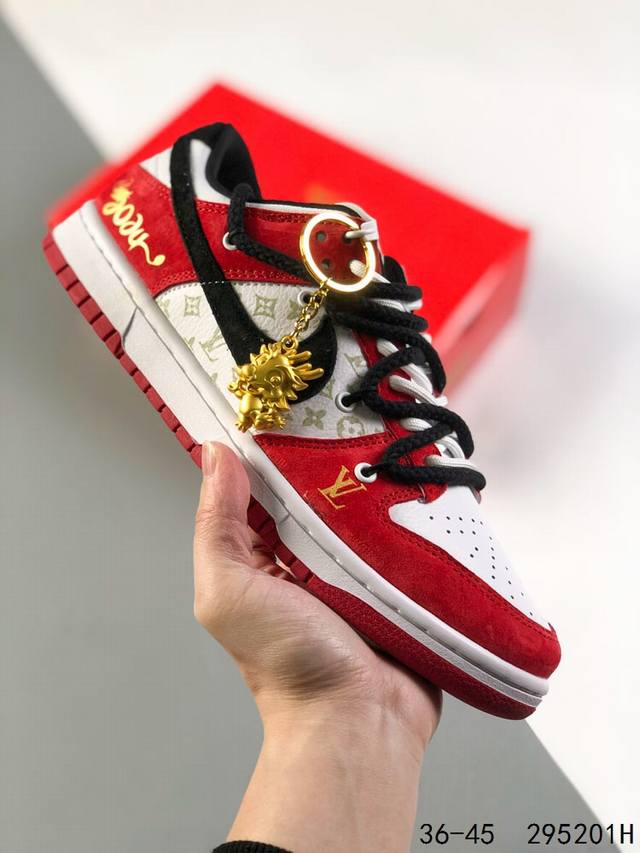 公司级真标带半码！ 耐克nike Sb Dunk Low 绑绳绑带系列 2024中国龙 复古低帮休闲运动滑板板鞋。采用脚感柔软舒适zoomair气垫，有效吸收滑