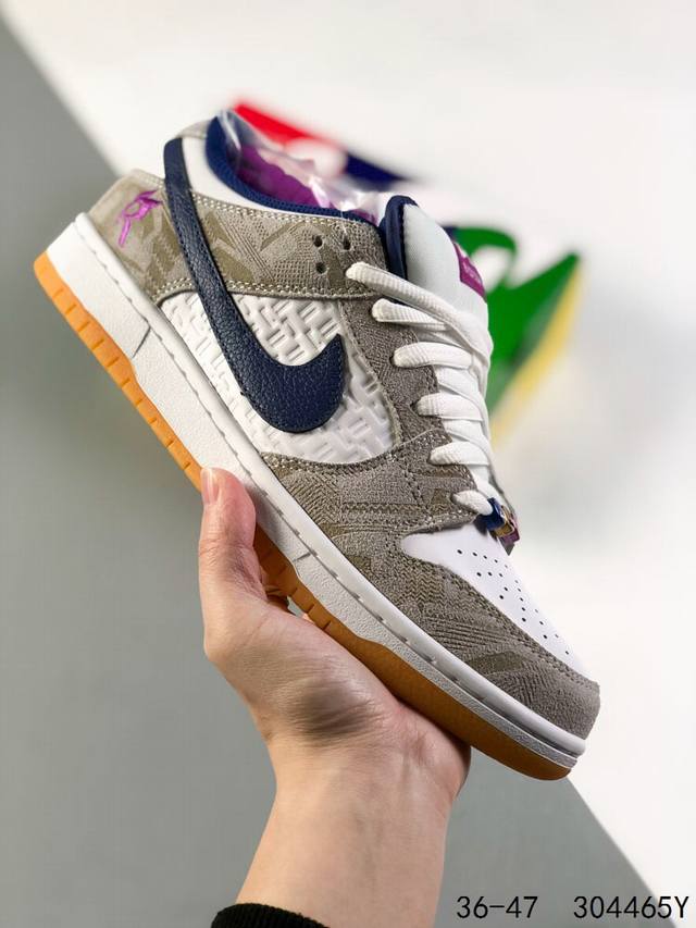 公司级真标带半码！ 耐克nike Sb Dunk Low 复古低帮休闲运动滑板板鞋。采用脚感柔软舒适zoomair气垫，有效吸收滑板等极限运动在落地时带来的冲击