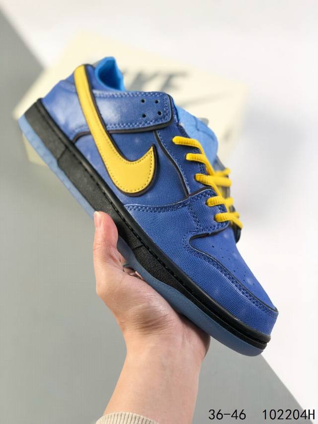 耐克nike Sb Dunk Low 卡通动漫 复古低帮休闲运动滑板板鞋。采用脚感柔软舒适zoomair气垫，有效吸收滑板等极限运动在落地时带来的冲击力，为街头