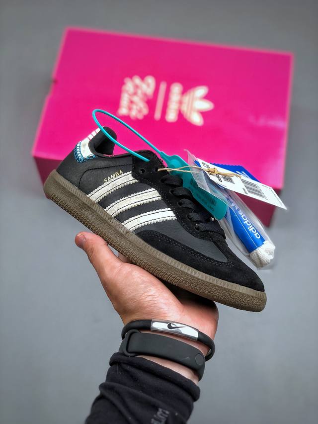 Adidas Samba Og 三叶草性价比天花板 先行尝鲜版桑巴纪念日系列 区别市面假皮革通货 Adidas 近70年的经典samba Og 原装全头层制作超