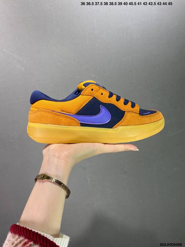 公司级nike Sb Force 58 百搭单品 是一款将前沿创新带入街头的单品，它具有硫化杯底，具有出色的耐用性和灵活性。使用帆布和绒面革，在饰面上放置通风口