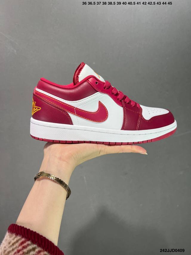 Air Jordan 1 Low Aj1乔1低帮休闲板鞋 同步官方配色 市场唯一独家头层皮打造 原鞋原档案开发 原厂皮料 原档冲孔鞋头 正确满胶鞋垫 四线拉帮