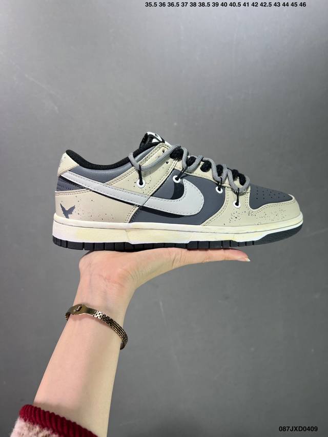 耐克 Nike Dunk Low 运动鞋复古解构绑带板鞋 作为 80 年代经典篮球鞋款，起初专为硬木球场打造，后来成为席卷街头的时尚标杆，现以经典细节和复古篮球