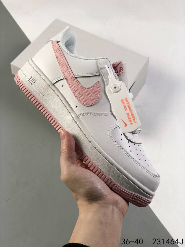 全二层皮！耐克nike Air Force 1 Low 空军一号 低帮百搭休闲运动板鞋 柔软、弹性十足的缓震性能和出色的中底设计，横跨复古与现代的外型结合，造就