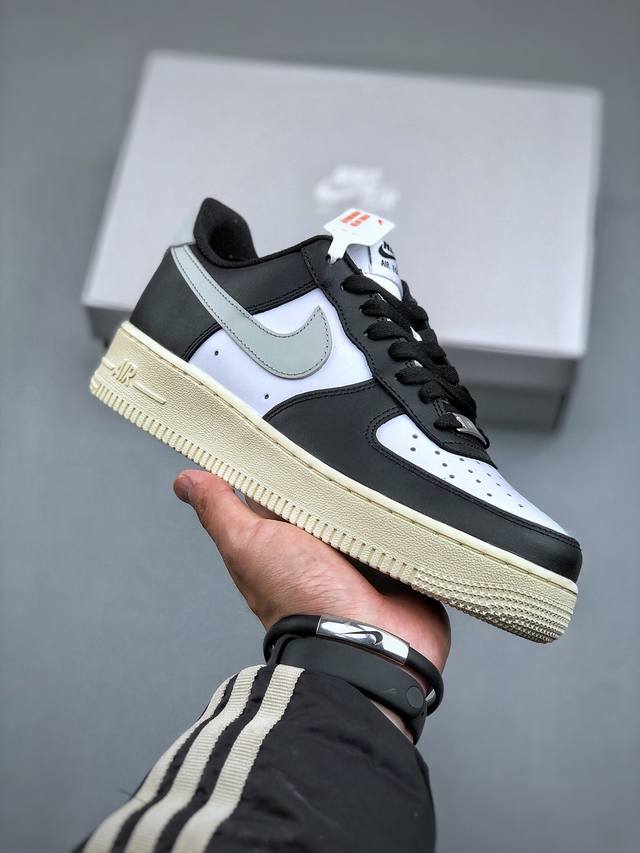 Nike Air Force 1 Low 空军一号低帮百搭休闲运动板鞋。柔软、弹性十足的缓震性能和出色的中底设计，横跨复古与现代的外型结合，造就出风靡全球三十多