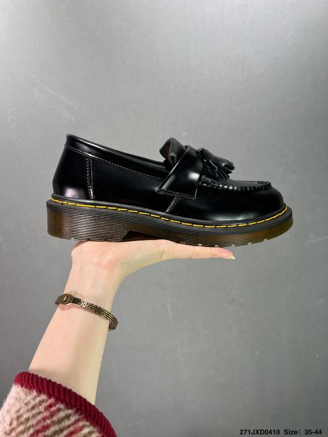 Dr.Martens 马丁大夫 公司规格 全机车走线 原材生产 头层牛皮 进口橡胶大底 耐穿耐磨 专柜包装 手贴袋 一应俱全 爱酷的女生 男生 可以入手啦 秋冬