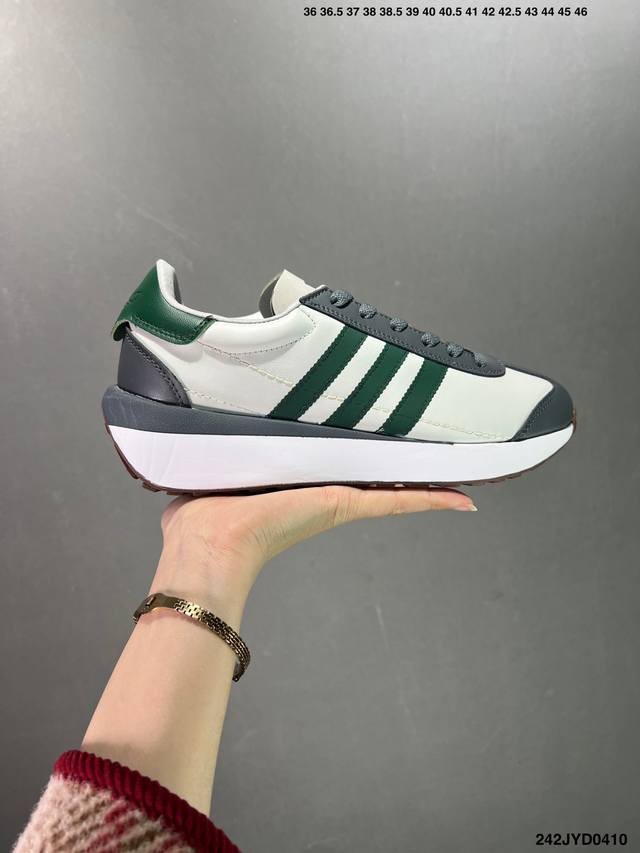 公司级adidas Originals Country 经典三条纹系列 防滑耐磨轻便低帮运动鞋 搭配锯齿三条纹和别致鞋跟 造型利落亮眼 力求成为日常穿搭“主力军