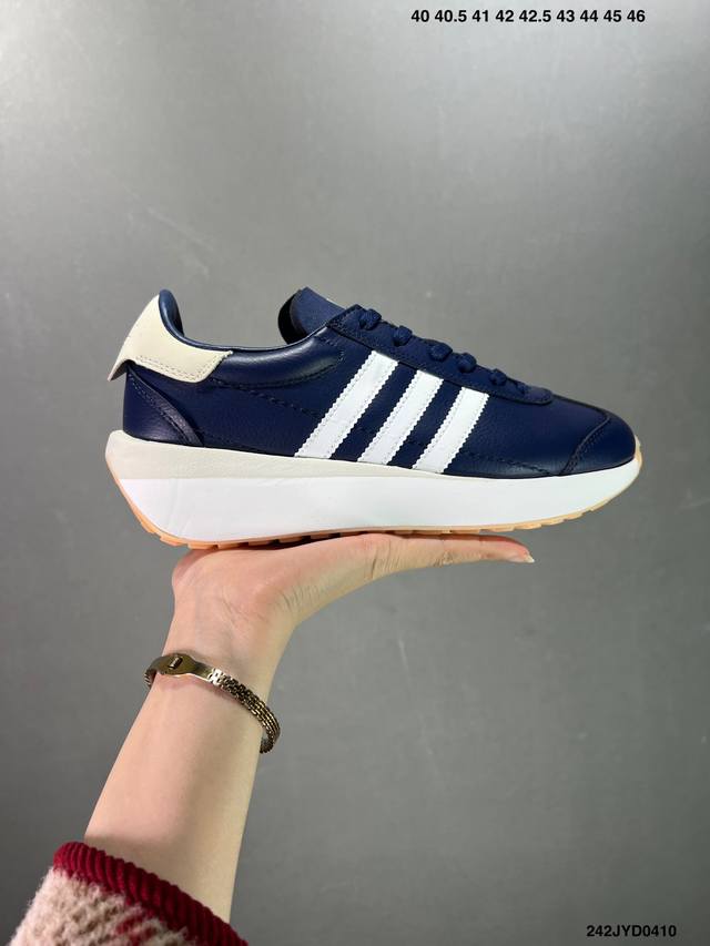 公司级adidas Originals Country 经典三条纹系列 防滑耐磨轻便低帮运动鞋 搭配锯齿三条纹和别致鞋跟 造型利落亮眼 力求成为日常穿搭“主力军