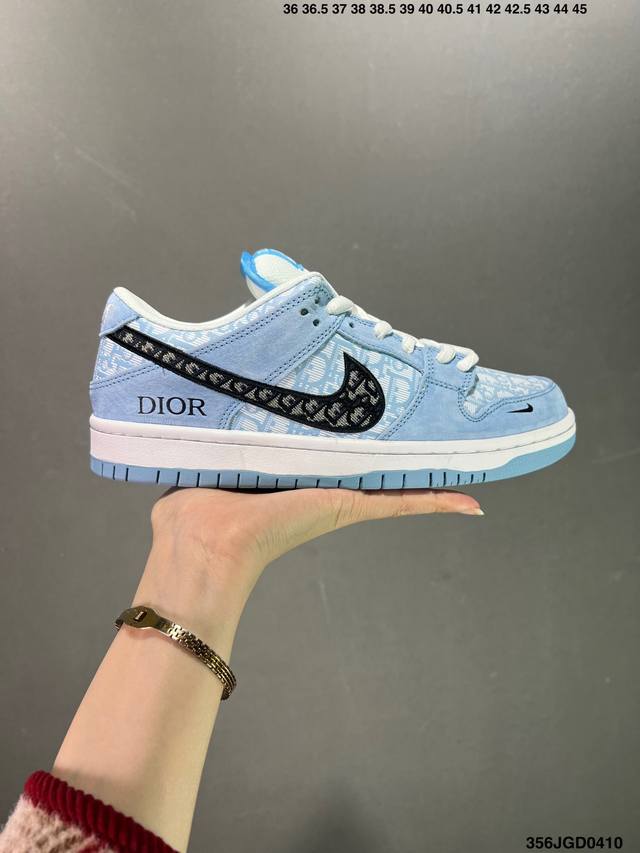 真标耐克 Nike Sb Zoom Dunk Low 板鞋 系列经典百搭休闲运动板鞋加厚鞋舌的填充，使舒适性大大提升，同时也更方便穿脱中底部分则加入了脚感柔软舒