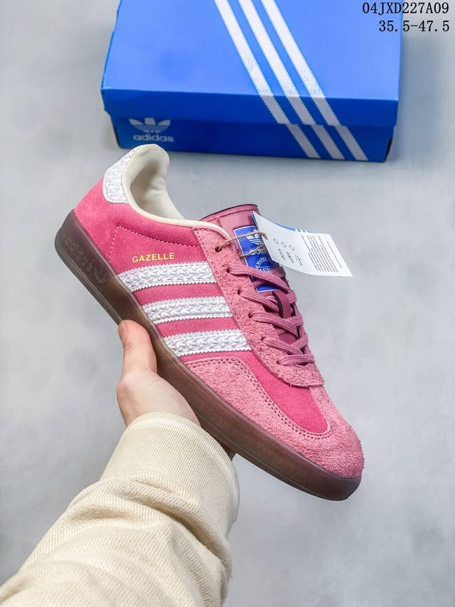 Ad Gazelle Indoor Trainers 羚羊内训系列低帮复古百搭休闲运动德训风板鞋 草莓熊 90年代经典的复刻版！自60年代以足球训练鞋面世以来,