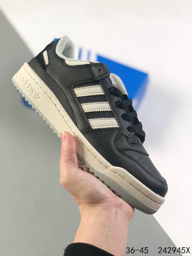 真标带半码！ 阿迪达斯adidas Forum 84 低帮百搭潮流休闲运动板鞋。以复古篮球鞋的外形为基础，采用皮革拼接，简约百搭，更加贴合舒适。中底内侧网格造型