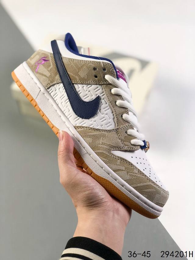 公司级真标带半码！ 耐克nike Sb Dunk Low 复古低帮休闲运动滑板板鞋。采用脚感柔软舒适zoomair气垫，有效吸收滑板等极限运动在落地时带来的冲击