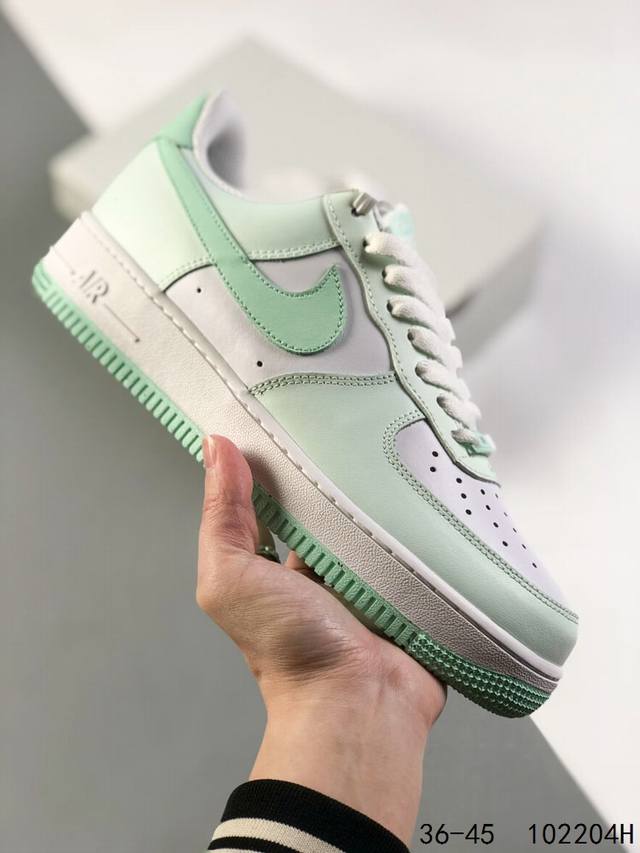 真标带半码！ 耐克nike Air Force 1 Low 空军一号 低帮百搭休闲运动板鞋 柔软、弹性十足的缓震性能和出色的中底设计，横跨复古与现代的外型结合，