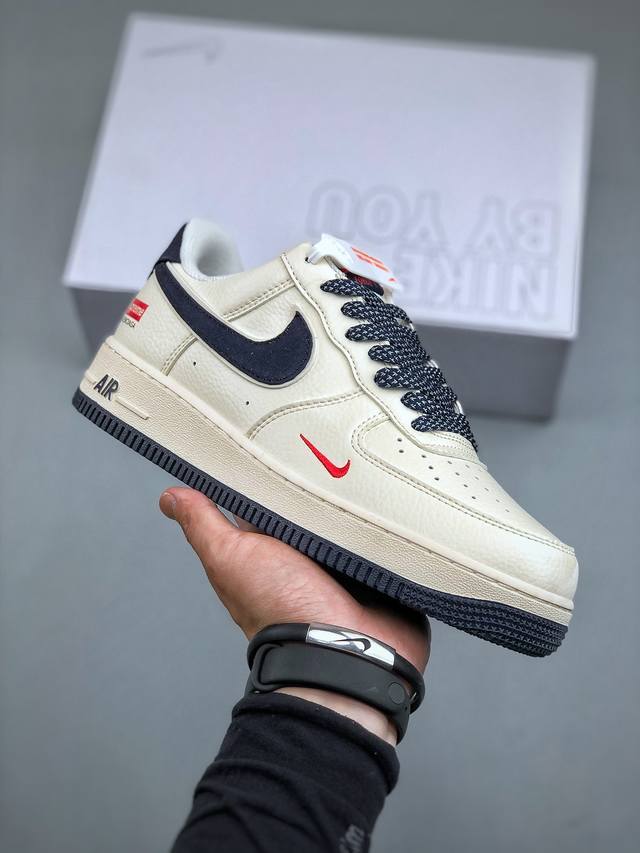 Nike Air Force 1 Low 原厂冲刀皮料切割干净 无任何毛边 清洁度细节完美 做工细节全方位比对原鞋。货号：Cw2288 111 原楦原纸板 打造