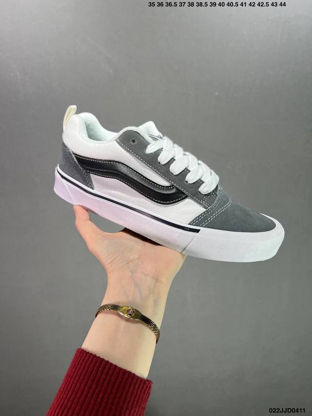 Vans Classics Knu Skool 苏格兰格纹拼接 厚鞋舌面包鞋 Vans联名超火的土豆鞋，复古经典，鞋头放大、包边上移加厚、鞋舌加厚。Vans C