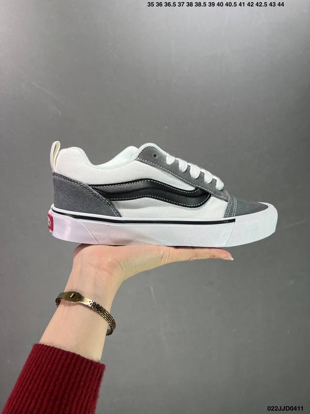 Vans Classics Knu Skool 苏格兰格纹拼接 厚鞋舌面包鞋 Vans联名超火的土豆鞋，复古经典，鞋头放大、包边上移加厚、鞋舌加厚。Vans C