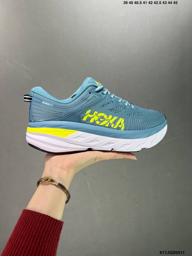 Hoka One One Bondi 7 余文乐同款 机能缓震跑鞋 1110519 美国新兴跑鞋品牌，鞋面部分采用工程网眼面料，可以确保必要的透气性能。而为了弥