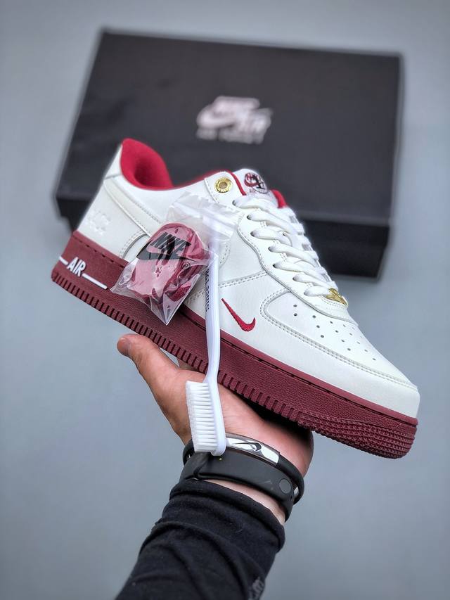 Hy版本 内置芯片，可扫码版，支持手机nfc识别！ 纯原级别 Nike Air Force 1 Low 原厂冲刀皮料切割干净 无任何毛边 清洁度细节完美 做工细