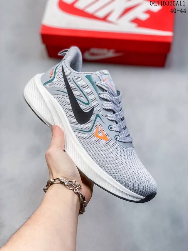 耐克 Nike Air Zoom Pegasus 登月针织网面透气跑步鞋厚底增高男女鞋 兼顾迅疾外观和稳固脚感 后跟覆面和中足动态支撑巧妙融合 缔造稳定顺畅的迈