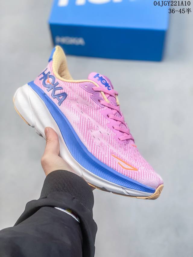 Hoka One One Bondi 7 余文乐同款 机能缓震跑鞋 1110519 美国新兴跑鞋品牌，鞋面部分采用工程网眼面料，可以确保必要的透气性能。而为了弥