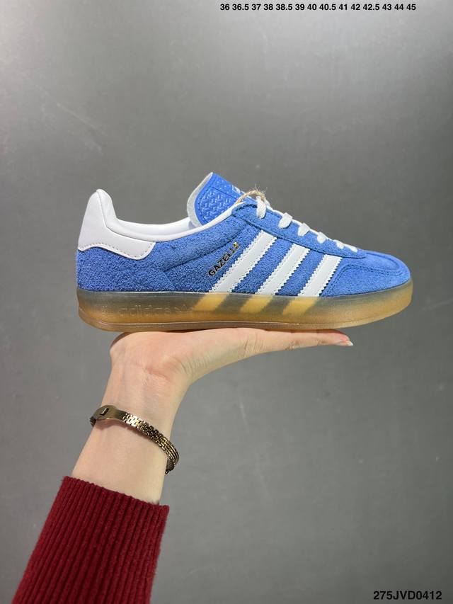 公司级阿迪达斯adidas Originals Gazelle Indoor 三叶草复古防滑耐磨低帮板鞋 Hq8717 鞋款采用柔软的绒面革和耐用的皮革衬里融合